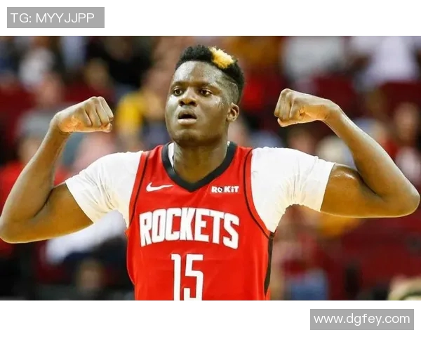 克林特卡佩拉：从新秀到明星中锋的成长之路与篮球智慧分享