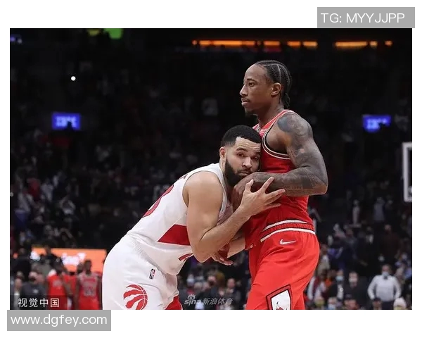 公牛与猛龙激战正酣黑白直播带你领略精彩瞬间